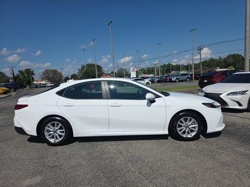 Used 2025 Toyota Camry LE FWD image 4