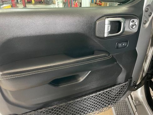 Used 2018 Jeep Wrangler Unlimited Sahara w/ Uconnect 4C Nav & Sound Group AWD/4WD image 29