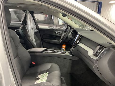 Used 2025 Volvo XC60 B5 Plus AWD/4WD image 12