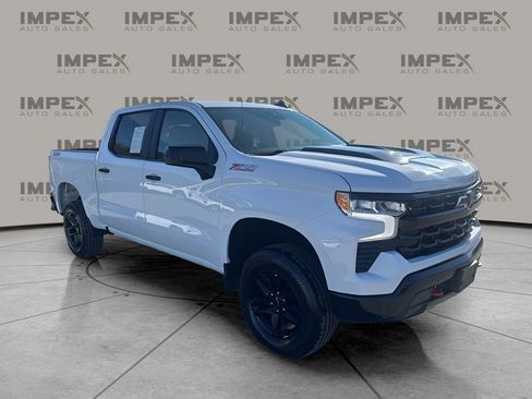 Used 2023 Chevrolet Silverado 1500 LT Trail Boss w/ Convenience Package II image 7