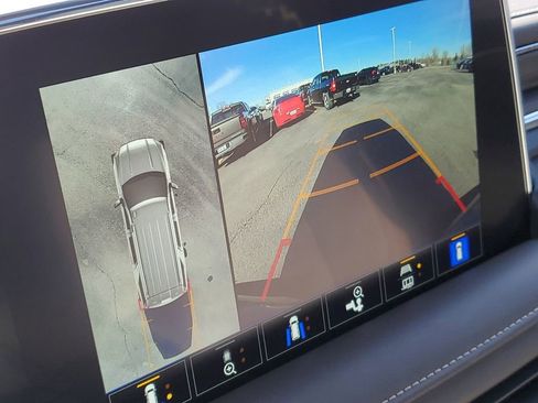 Certified 2024 GMC Yukon SLT w/ SLT Luxury Package image 20