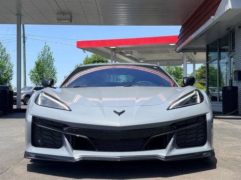 Used 2024 Chevrolet Corvette Z06 RWD image 9