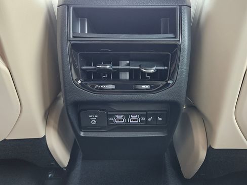 New 2025 Jeep Grand Cherokee Limited w/ Luxury Tech Group II image 24