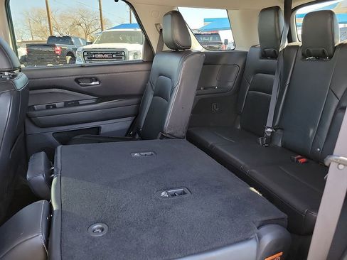 Used 2022 Nissan Pathfinder SL image 8