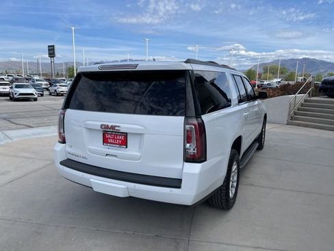 Used 2017 GMC Yukon XL SLT w/ Open Road Package AWD/4WD image 6