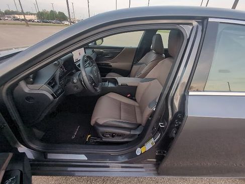 Certified 2025 Lexus ES 300h Ultra Luxury w/ Accessory Package (Z1) image 12