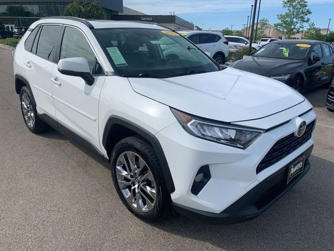 Used 2019 Toyota RAV4 XLE Premium w/ Cold Weather Package AWD/4WD image 7