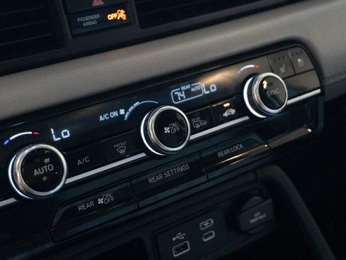 Used 2025 Honda Pilot Elite image 37