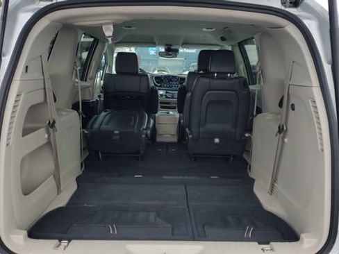 Certified 2024 Chrysler Pacifica Touring-L image 23