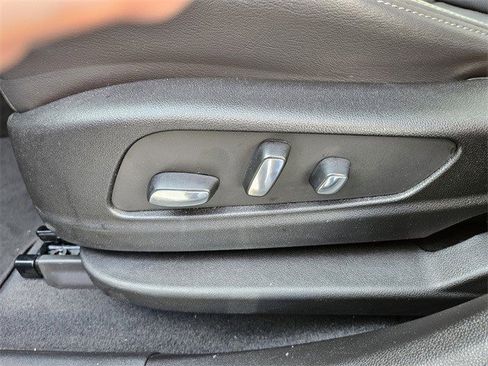 Certified 2025 Cadillac XT6 Premium Luxury image 9