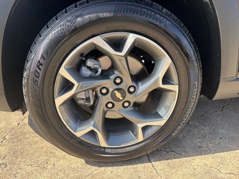 Used 2025 Chevrolet Trax LT FWD image 28