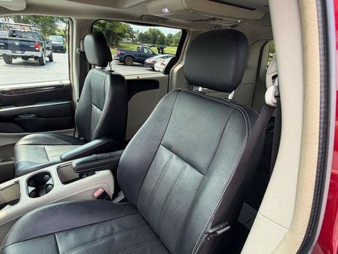 Used 2015 Chrysler Town & Country Touring-L w/ Driver Convenience Group FWD image 15