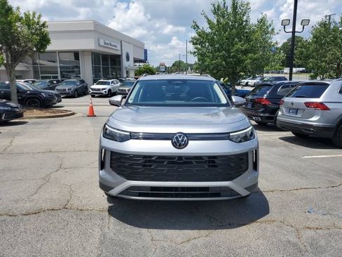 Used 2025 Volkswagen Tiguan SE w/ Panoramic Sunroof Package AWD/4WD image 2