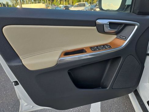 Used 2017 Volvo XC60 T6 Inscription w/ Climate Package image 18