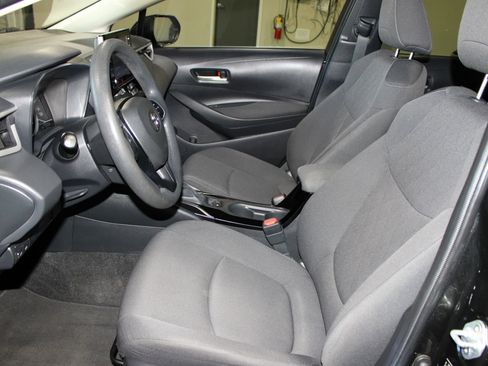 Used 2020 Toyota Corolla LE FWD image 21
