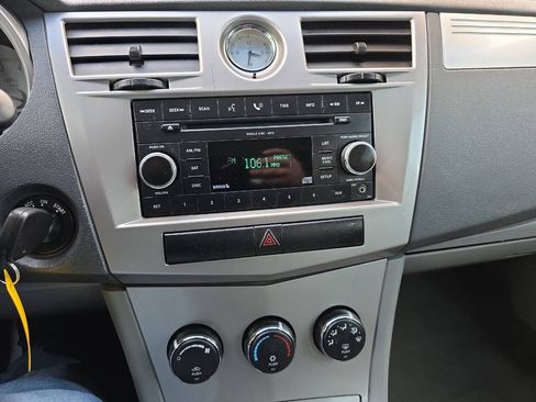 Used 2008 Chrysler Sebring Touring FWD image 19
