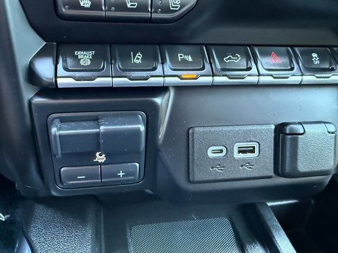 Used 2022 GMC Sierra 3500 Denali w/ Denali Ultimate Package AWD/4WD image 53
