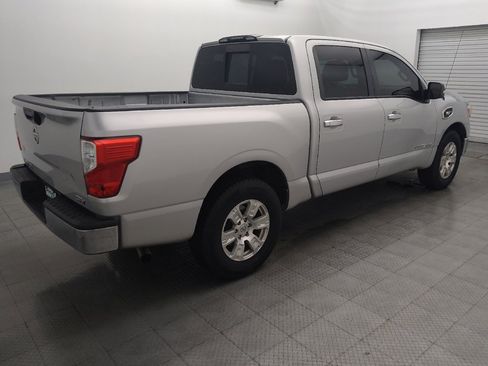Used 2017 Nissan Titan SV image 10