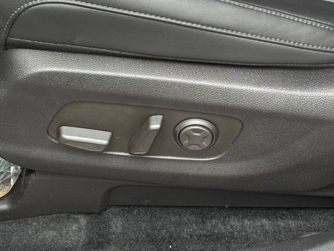 Used 2026 Kia Carnival FWD image 22