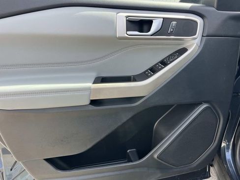 Used 2022 Ford Explorer XLT w/ Equipment Group 202A image 22
