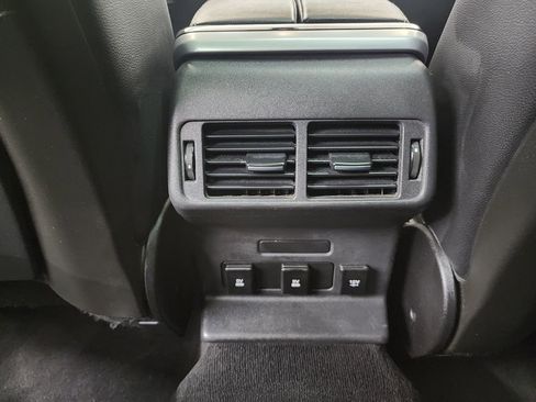 Used 2019 Land Rover Range Rover Velar R-Dynamic SE image 30