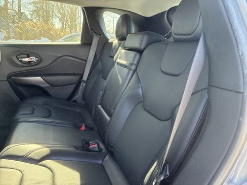 Used 2019 Jeep Cherokee Limited image 22