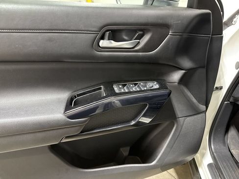 Used 2022 Nissan Pathfinder SV AWD/4WD image 20