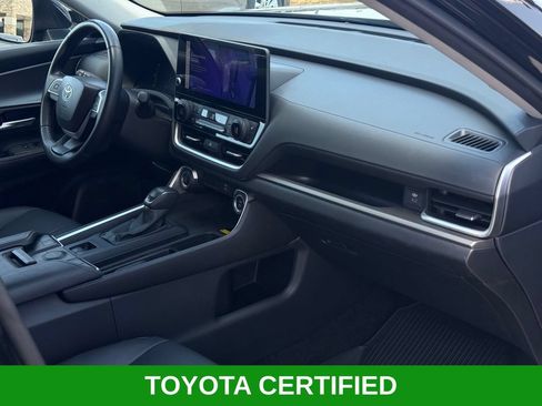 Used 2025 Toyota Grand Highlander AWD image 26