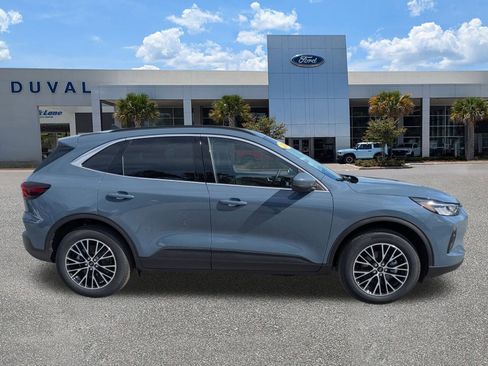 New 2026 Ford Escape SE image 3