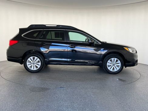 Used 2016 Subaru Outback 2.5i Premium image 2