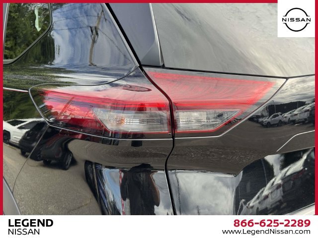 Used 2023 Nissan Rogue S AWD/4WD image 11