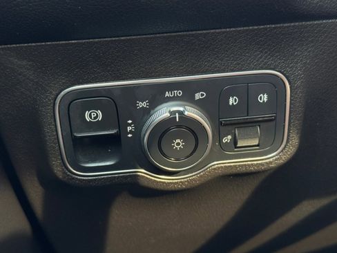 Used 2021 Mercedes-Benz GLB 250 4MATIC image 68