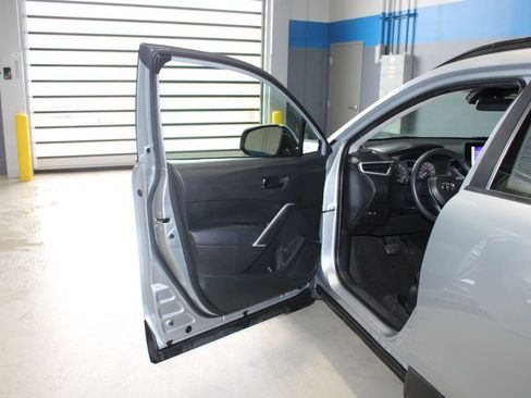 Used 2023 Toyota Corolla Cross LE FWD image 7