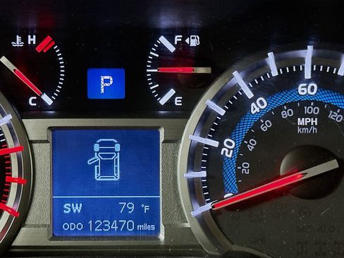 Used 2018 Toyota 4Runner Limited AWD/4WD image 19