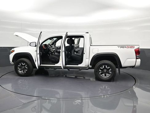 Used 2018 Toyota Tacoma TRD Off-Road w/ Technology Package AWD/4WD image 41
