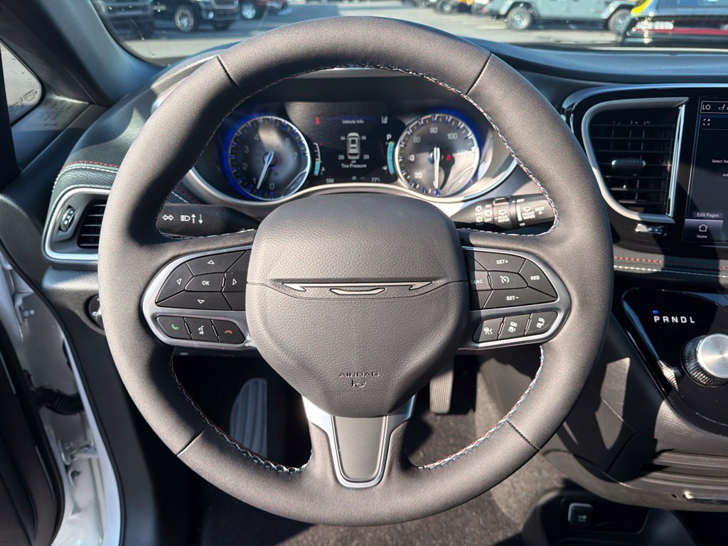 New 2027 Chrysler Pacifica Select FWD image 12