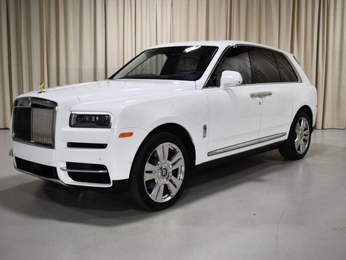 Certified 2024 Rolls-Royce Cullinan AWD/4WD image 1