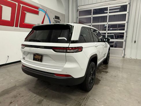 New 2026 Jeep Grand Cherokee Limited w/ Limited Altitude Package AWD/4WD image 3