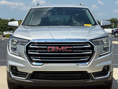 Used 2022 GMC Terrain SLT w/ Infotainment Package II FWD image 2