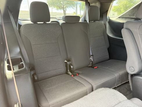 Used 2024 Chevrolet Traverse LT FWD image 32
