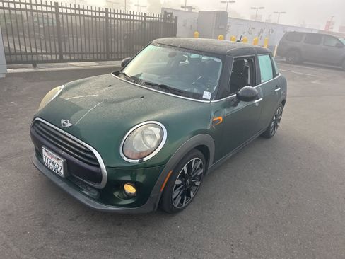 Used 2017 MINI Cooper 4-Door Hardtop image 2