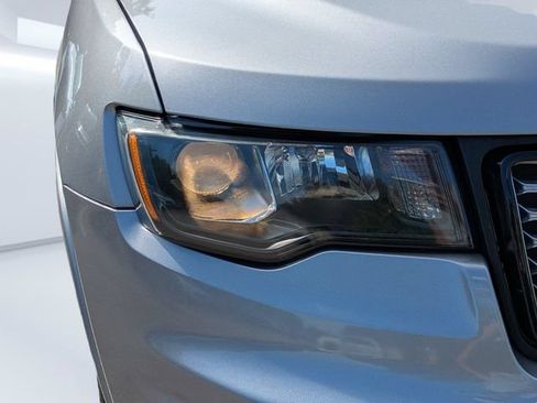 Used 2018 Jeep Grand Cherokee Altitude RWD image 10