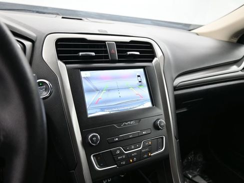 Used 2020 Ford Fusion SE FWD image 35