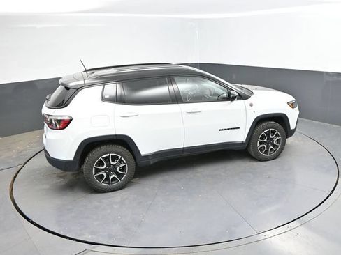Used 2025 Jeep Compass Trailhawk AWD/4WD image 34