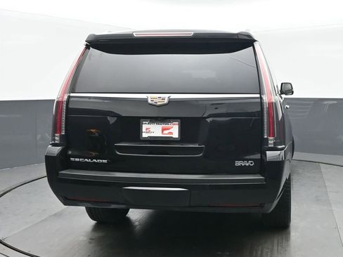 Used 2020 Cadillac Escalade ESV Premium Luxury image 4