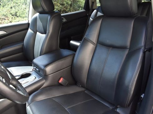 Used 2018 Nissan Pathfinder SL w/ SL Premium Package FWD image 8