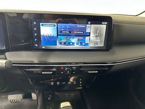 Certified 2025 Nissan Kicks SR image 21