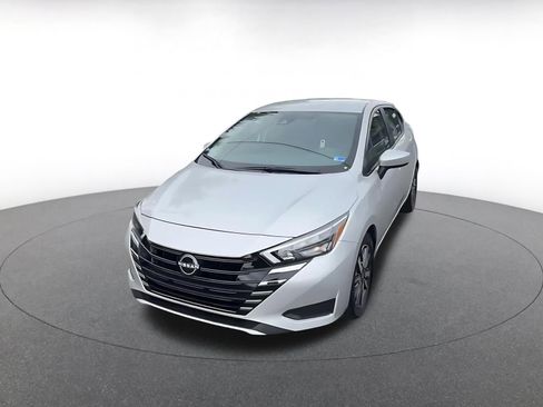 Used 2025 Nissan Versa SV FWD image 7