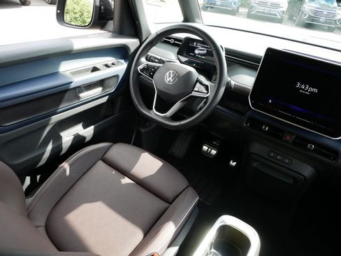 Certified 2025 Volkswagen ID. Buzz Pro S RWD image 9