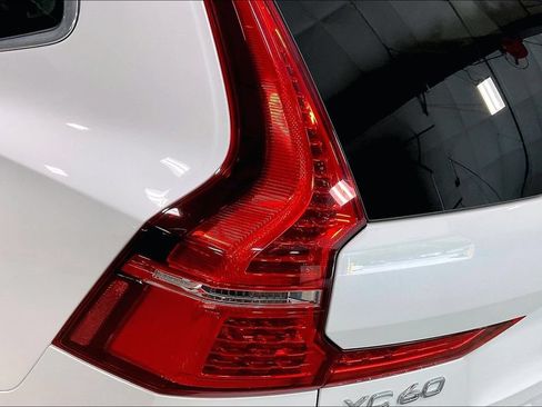 Used 2021 Volvo XC60 T5 Momentum w/ Premium Package AWD/4WD image 24